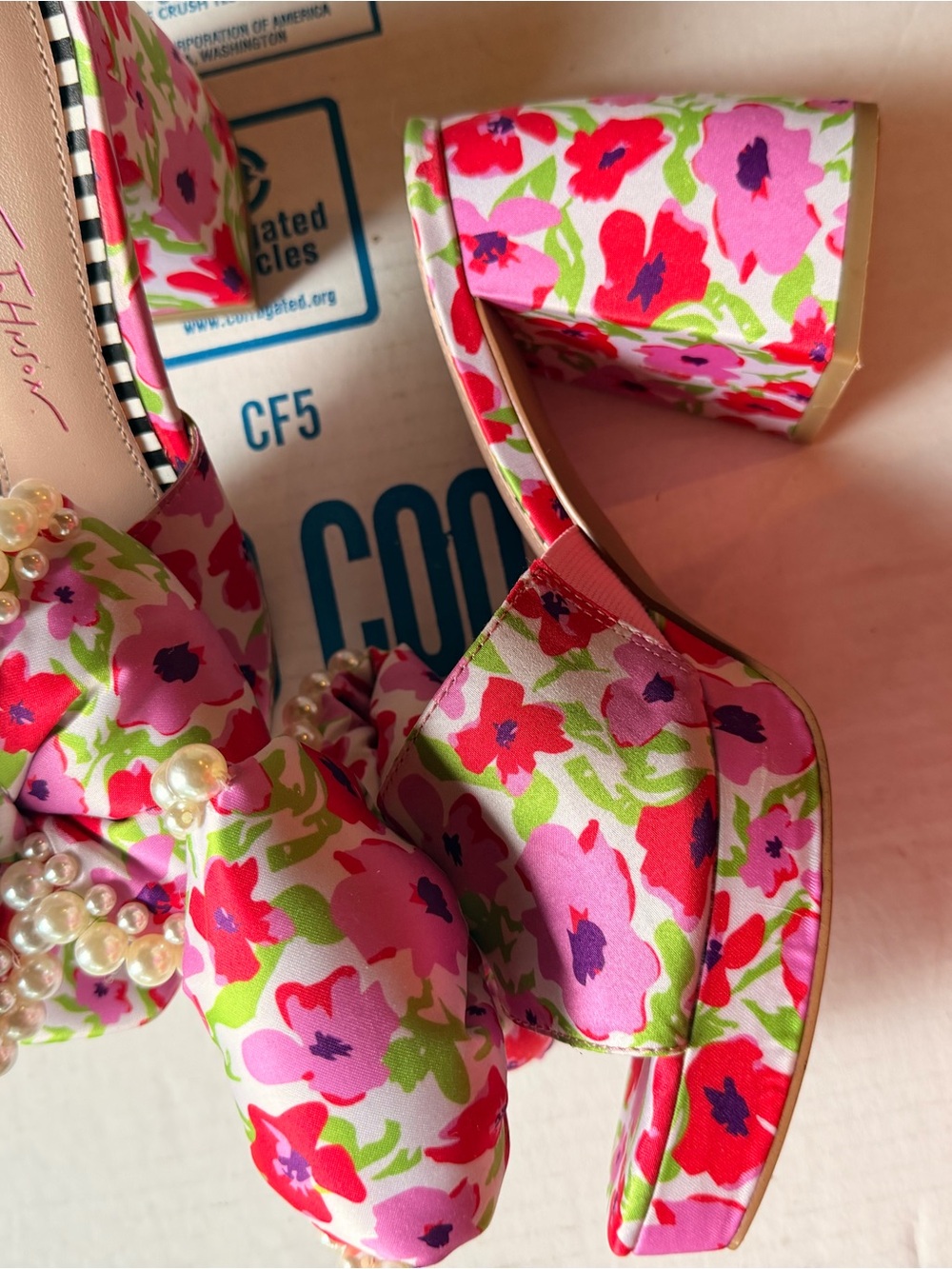 Betsey Johnson Pink Floral Pearl Bow Heels - Picture 2 of 5